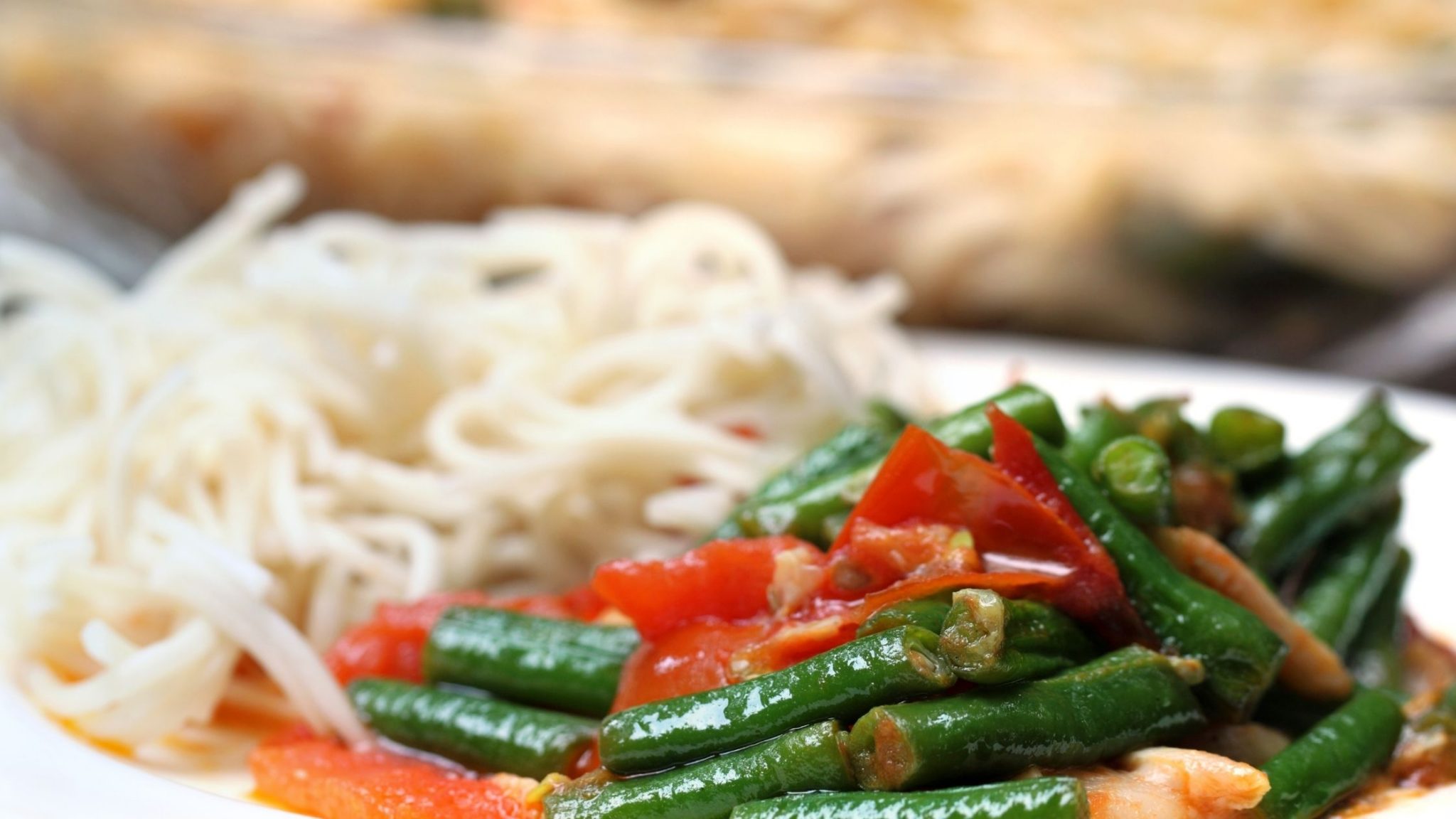 Can You Eat Raw Green Beans? The Pros and Cons of Eating Uncooked Beans