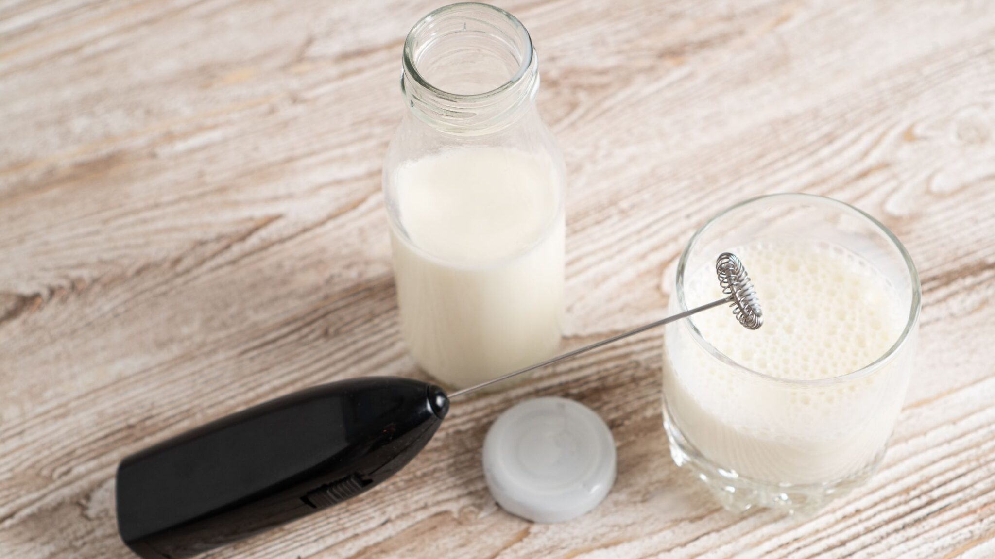 8 Ways to Froth Milk For Your Cup of Coffee? FOODANDKITCHENAPPLIANCES