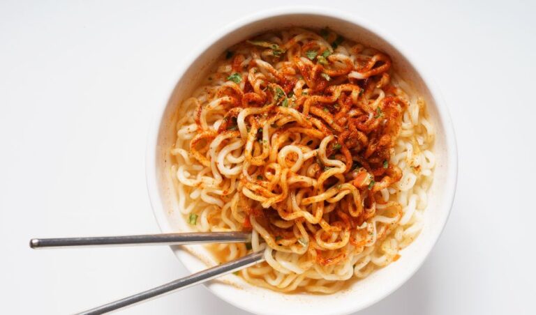 How to Microwave Instant Noodles? Under 5 minutes ...