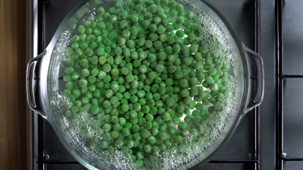 how to cook frozen peas on stove